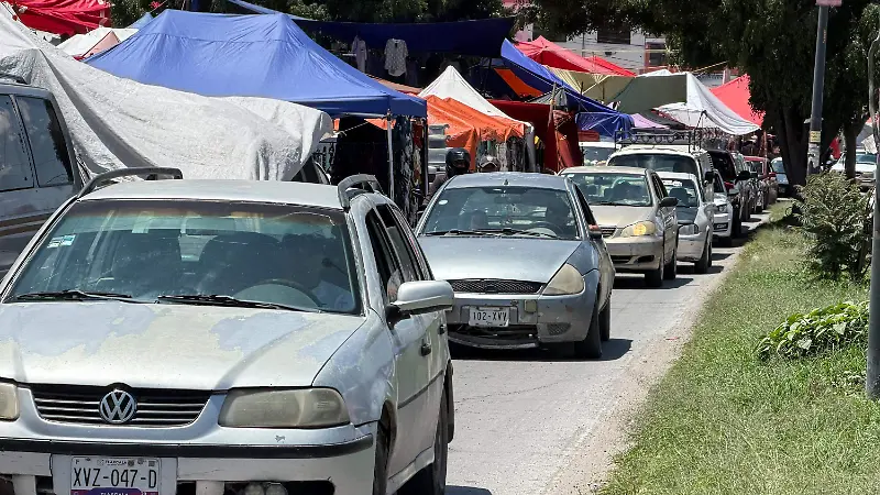 Tianguis La Curva crece más de un kilómetro e invade calles de San Ramón